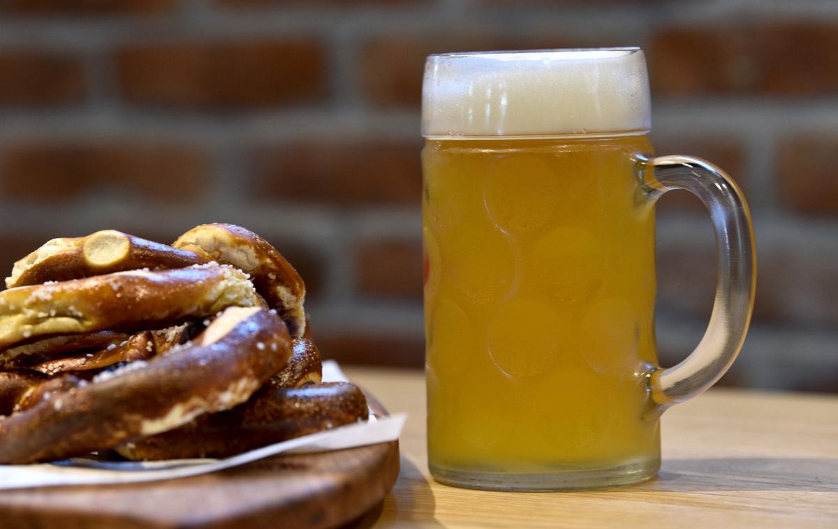 pivo | Strokovnjaki rast povpraševanja po brezalkoholnem pivu v Nemčiji po navedbah dpa pripisujejo predvsem bolj zdravemu življenjskemu slogu. | Foto STA