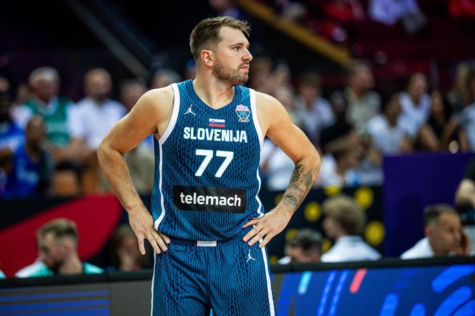 Luka Dončić | Luka Dončić je proti koncu tekme doživel nekaj, česar še ni videl v svoji karieri. S tekmecem se je že rokoval, nato se je zadnji odločil za prodor proti košu in povzročil zmešnjavo na parketu. | Foto Guliverimage