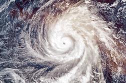 V Avstraliji tropska nevihta uničila polovico mesta #video