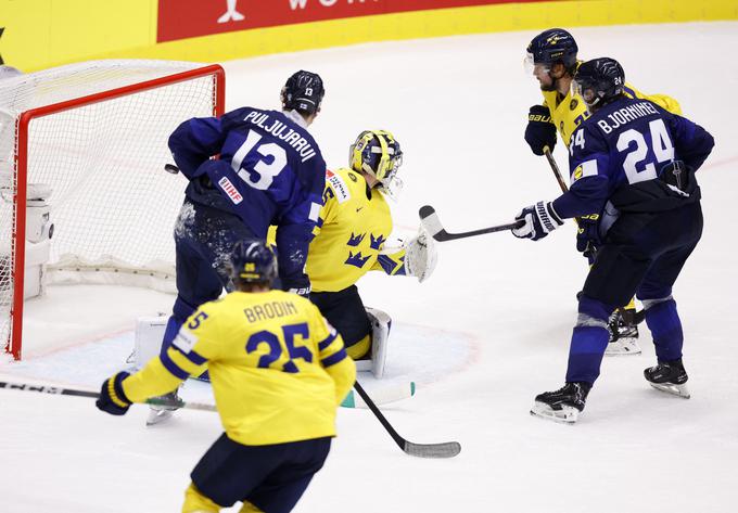 Na dvoboju med Švedsko in Finsko dolgo ni bilo zadetkov. | Foto: Reuters