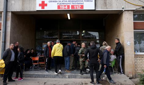 Klub deloval s ponarejenimi dokumenti. Starši pred bolnišnico zahtevajo trupla otrok.