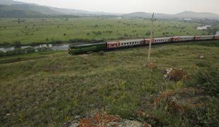 V iztirjenju potniškega vlaka v Rusiji prek 70 ranjenih