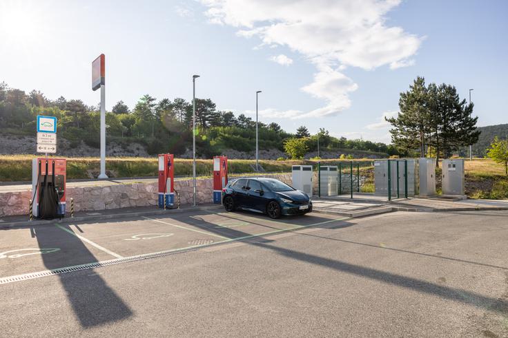 Petrol se lahko pohvali z največjo mrežo e-polnilnic v Sloveniji. | Foto: arhiv Cinkarne Celje / Petrol d. d.