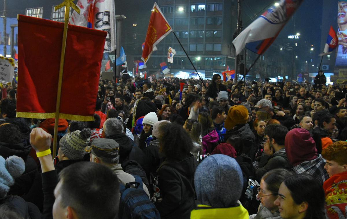 Niš Srbija protest | Spominski pohodi so v ponedeljek potekali še v več drugih srbskih mestih, med drugim v Kragujevcu in Kikindi. | Foto Pixsell