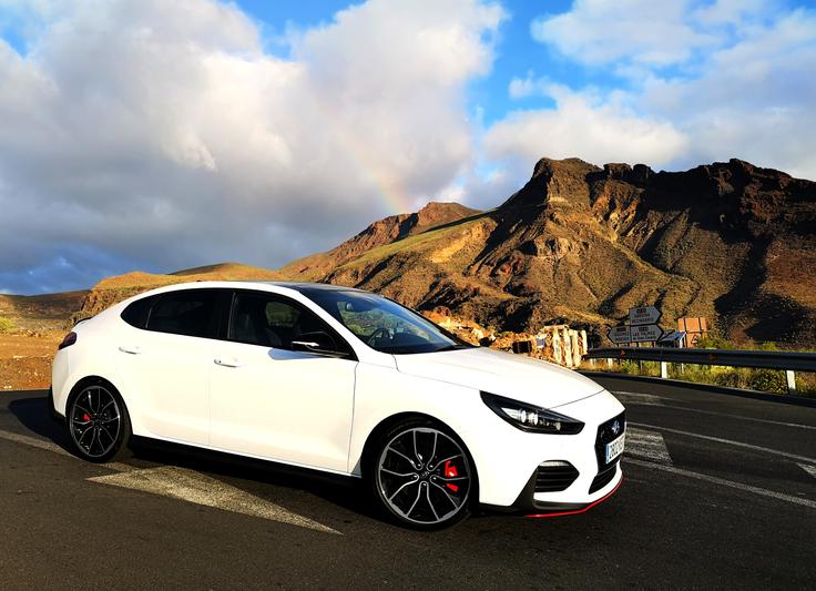 Hyundai je prodal že 11 tisoč športnih i30 (od tega devet tisoč v Evropi), izvedba fastback pa še dopolnjuje njegovo ponudbo. V Slovenijo bo avtomobil pripeljal marca, cenovna primerjava s klasičnim i30 N še ni znana. | Foto: Gregor Pavšič