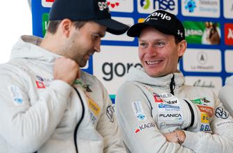 Slovenski skakalni stroj je ogret: Lanišek dobil želeno, Nika Prevc si je oddahnila