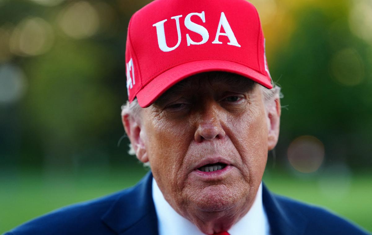 Donald Trump | Prebivalci mest protestirajo, predsednik Donald Trump pa pošilja vojake na ulice za zaščito agentov Ice. Mesta in zvezne države se upirajo s tožbami, pri čemer so uvodoma večinoma uspešni, vendar pa se prizivna sodišča ali vrhovno na koncu postavijo na stran Trumpove vlade. | Foto Reuters