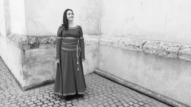 "Kriminalci so bili že skoraj moji prijatelji, nekaj se jih je hotelo tudi poročiti z mano, na kar sem jim vedno odgovorila, da čakam nanje," se nasmeji Natalia.  | Foto: Metka Prezelj
