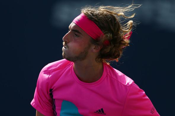 Po junaškem tednu hitro slovo mladega Grka, Federer brez težav