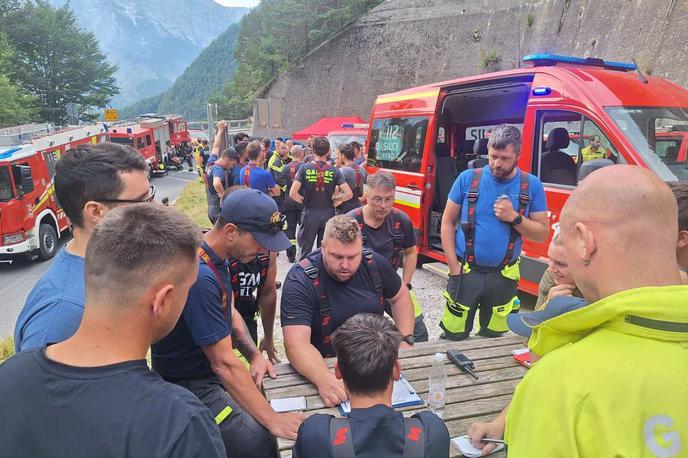 požar v Bovcu | Uprava za zaščito in reševanje je v petek popoldne zaradi obsežnosti požara aktivirala državni načrt zaščite in reševanja. | Foto Gasilska zveza Slovenije/Facebook