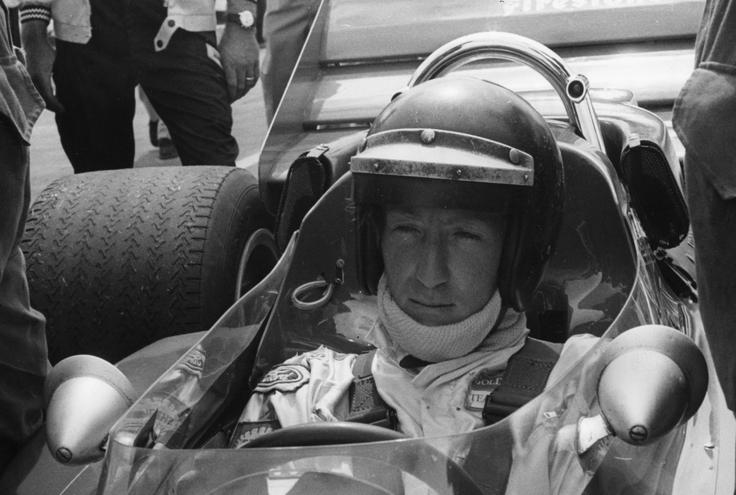Jochen Rindt bi moral 25. oktobra 1970 prejeti lovoriko za osvojen naslov svetovnega prvaka formule 1, a je slaba dva meseca pred koncem sezone umrl v tragični nesreči. | Foto: Getty Images