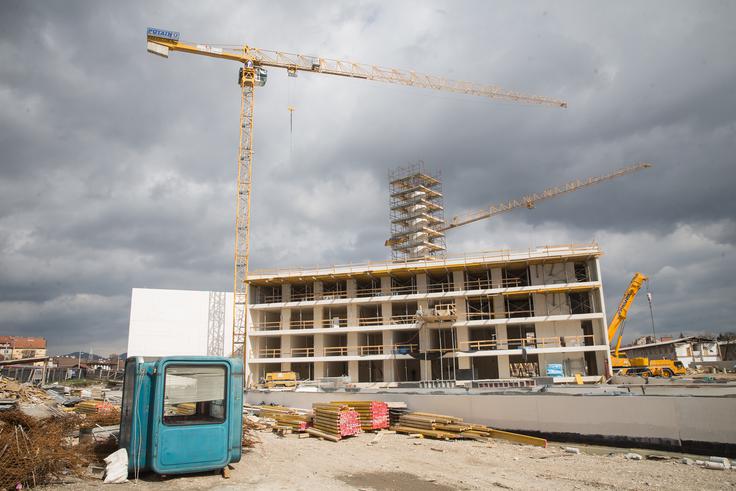 Islamska skupnost je s Katarjem podpisala pogodbo za 11 milijonov evrov, kar zadostuje, da se "na grobo" zgradijo vsi objekti, vključno z minaretom. Islamska skupnost bo morala priskrbeti še dodatna sredstva za dokončanje projekta. | Foto: 