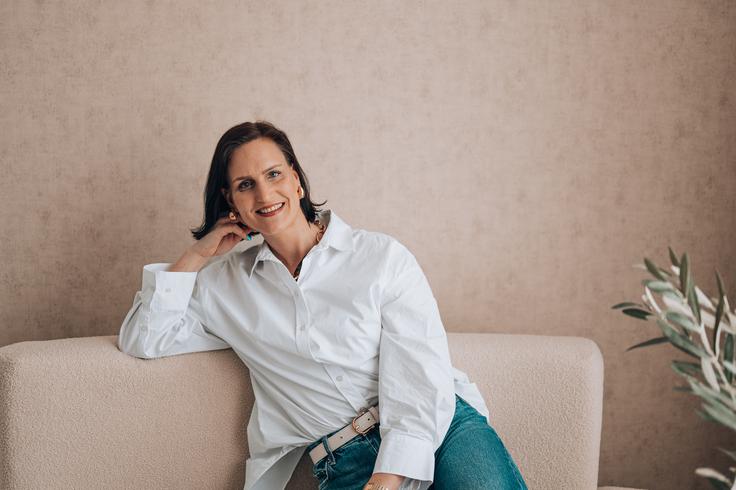 "Ločitev me je naučila, da ovire niso konec poti, ampak le nov izziv," pravi Gabrijela, ki je po težkem obdobju znova našla občutek stabilnosti. | Foto: Maja Dretar