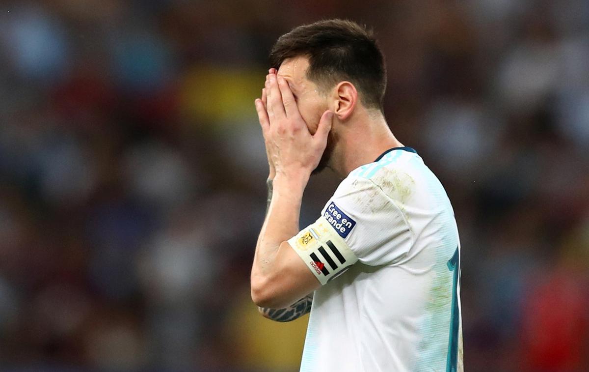 Lionel messi | Lionel Messi ni zadovoljen s svojo igro kot tudi ne z igriščem in žogami na prvenstvu. | Foto Reuters