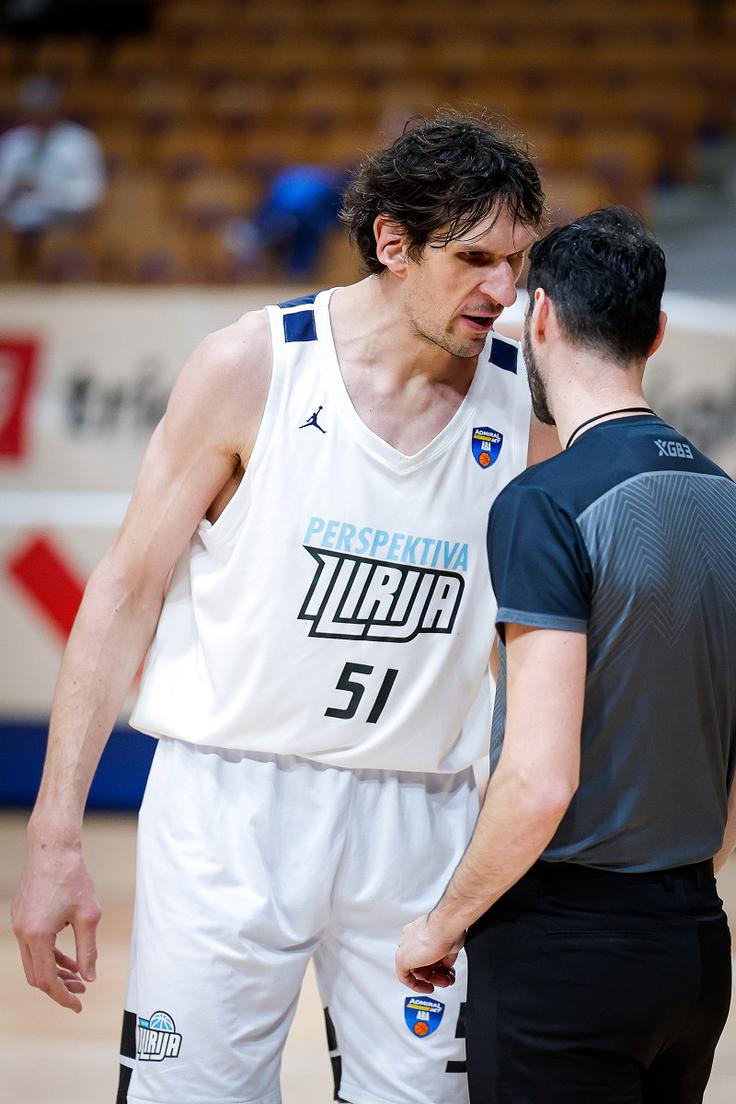 Boban Marjanović je bil izključen zaradi neprimernega komuniciranja s sodnikom. | Foto: Luka Kotnik/alesfevzer.com