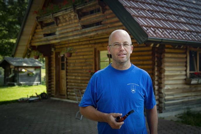 Marko Kumer nadaljuje očetovo poslanstvo: brunarica pod Peco je postala planinski dom