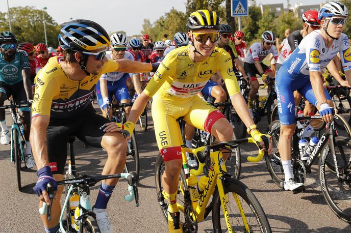 Roglič Pogačar | Primož Roglič in Tadej Pogačar sta osrednja favorita za zmago na dirki Tour de France. Preostali kolesarji se zavedajo, da ju lahko prekosijo, če se bo zgodilo kaj nepričakovanega, saj imata sicer močnejše noge. | Foto Guliverimage