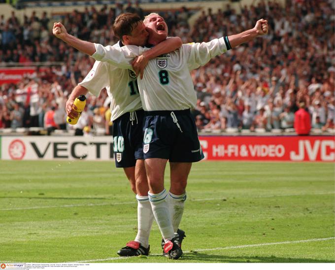 Veselje Paula Gascoigna po nepozabnem zadetku proti Škotski (2:0) leta 1996 na Euru v Londonu | Foto: Reuters