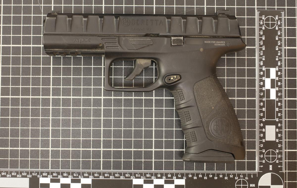 Kriminalistična preiskava na Primorskem, prepovedane droge | V okviru preiskave so zasegli nekaj več kot 7,2 kilograma heroina, 2,7 kilograma prepovedane droge MDMA (ekstazi), 120 gramov prepovedane droge metamfetamin, približno 25 gramov kokaina in okoli 25 gramov suhe konoplje ter manjše količine drugih vrst prepovedanih drog. | Foto PU Nova Gorica