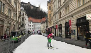 Nepričakovano sneg sredi Ljubljane? Z namenom ... #foto