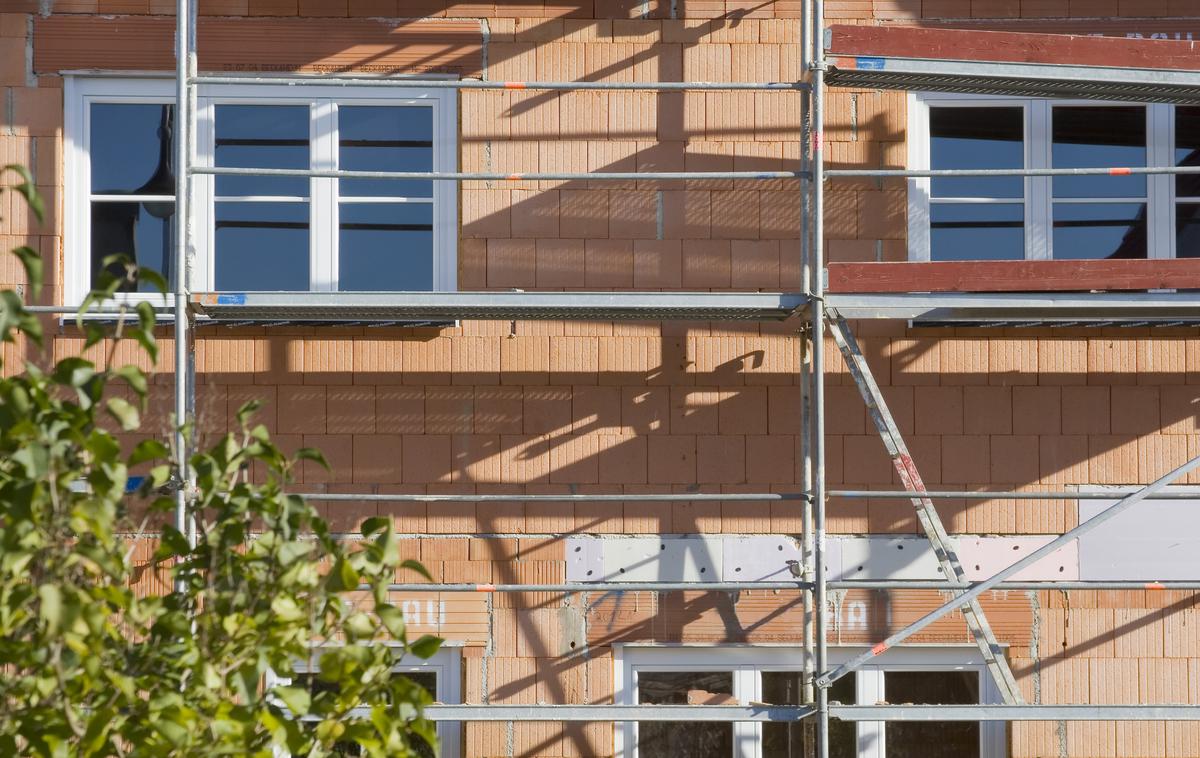 gradnja, hiša, zidak | Postopek legalizacije trenutno lahko traja več mesecev. | Foto Thinkstock