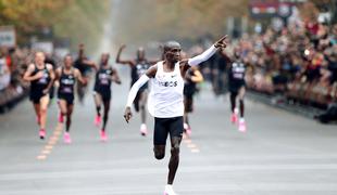 Tek v maratonsko prihodnost: Kipchoge v manj kot dveh urah!