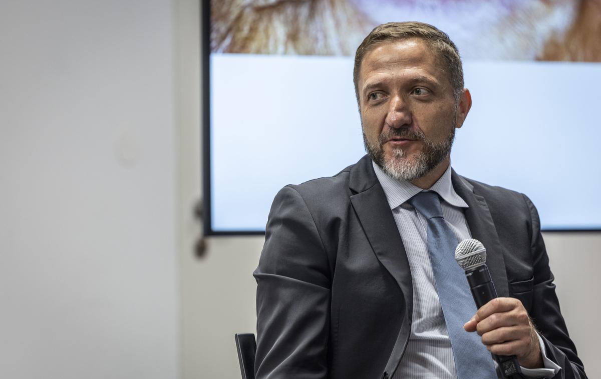 Finance v primežu geopolitike. The Adriatic. Tine Kračun, Klemen Boštjančič. | Ministrstvo za finance, predvsem državna zakladnica, po Boštjančičevih zagotovilih obenem veliko dela na čim večji zaščiti Slovenije pred finančnimi šoki.  | Foto Bojan Puhek