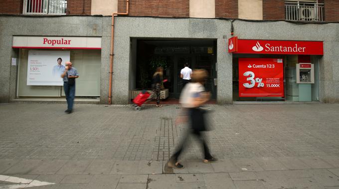 Španski bančni velikan Santander je Banco Popular dobil za en evro, pri čemer bo moral vložiti sedem milijard evrov za zapiranje kapitalske luknje. | Foto: Reuters