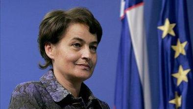 DZ pri usklajevanju plačnih nesorazmerij funkcionarje izenačil z uradniki