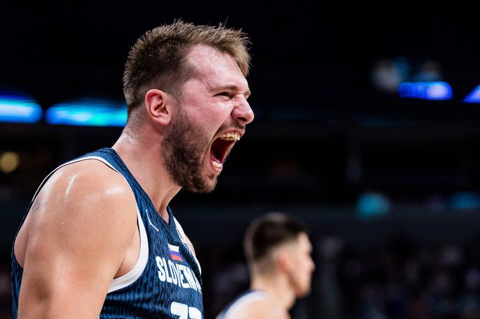 Luka Dončić | Luka Dončić je bil glasen na parket kakor tudi ob njem. V minuti odmora je dal moštvenim kolegom vedeti, da morajo držati skupaj. Video si poglejte povsem na dnu novice. | Foto Guliverimage