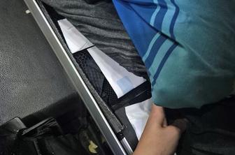 Hrvaški cariniki presenetili voznika slovenskega tovornjaka: to so našli pod vzmetnico