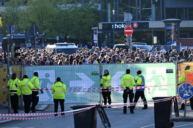 V soboto so zaradi prevelike gneče začasno zaprli vstop na Oktoberfest. | Foto: Reuters