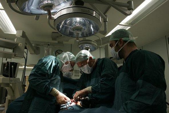 Na Otoku več sto bolnikom operirali napačen del telesa