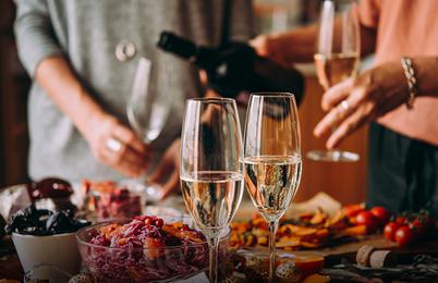 Skrivnosti kombiniranja hrane in vina, ki jih velja poznati