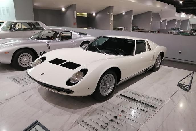 Dragulji sredi Irana: nekaj, česar si niti revolucija ni upala uničiti #foto