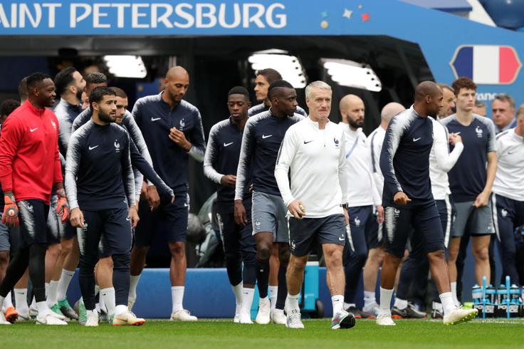 Francija Francoski selektor Didier Deschamps bo imel na voljo vse nogometaše. Pri Belgiji bo zaradi kartonov manjkal Thomas Meunier. | Foto: Reuters