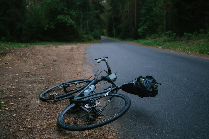 Kolo, kolesarska nesreča, kolesarjenje | Kolesar je izgubil oblast nad kolesom.  | Foto Unsplash / Dmitrii Vaccinium