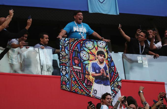 Diego Maradona želi izvedeti, kdo je po tekmi z Nigerijo razširil informacije o tem, da je umrl. | Foto: Reuters