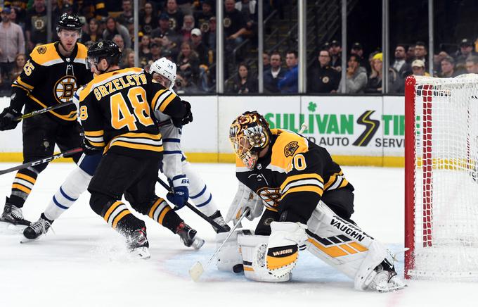 Tuukka Rask je ob zmagi Bostona, s katero so Kosmatinci serijo proti Torontu izenačili, klonil le enkrat. | Foto: Reuters