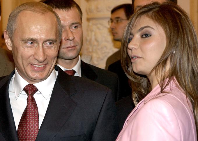Mediji ruskemu predsedniku že leta pripisujejo razmerje z 38-letno Kabajevo, s katero naj bi imel tudi otroke, kar pa je Putin v preteklosti zanikal, še navaja AFP. | Foto: Reuters