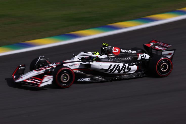 Na drugi veliki nagradi zapored preseneča Oliver Bearman. | Foto: Reuters