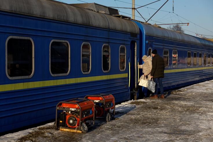 Domovi v Ukrajini so brez elektrike in ogrevanja. | Foto: Reuters