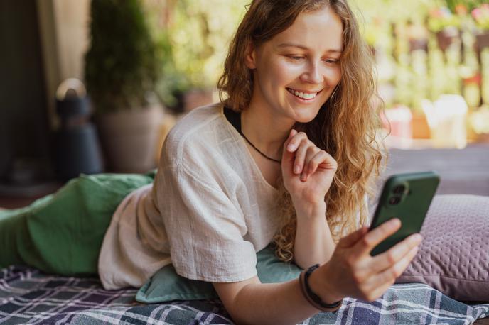 ženska, dekle, telefon | Foto Shutterstock
