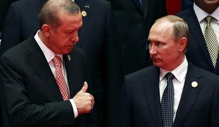 Kako je Putin s telefonskim klicem rešil Erdogana