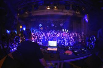 Umek razvnel Kurzschluss, pred nami še zadnji tresljaji pop up clubbinga  