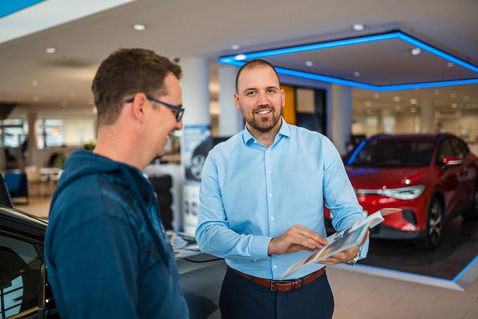 "Trenutno imamo pri Porsche Inter Auto zares privlačno ponudbo najnovejših električnih vozil znamke Volkswagen," pravi Miha Glavaš, vodja prodaje novih vozil Volkswagen. | Foto: Porsche Inter Auto