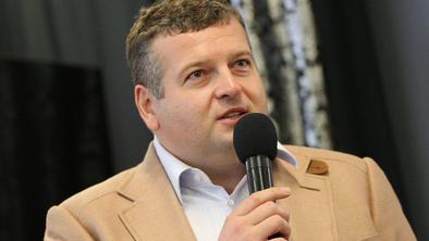 Medtem ko narašča brezposelnost, je Lovše za en evro prodal Diners