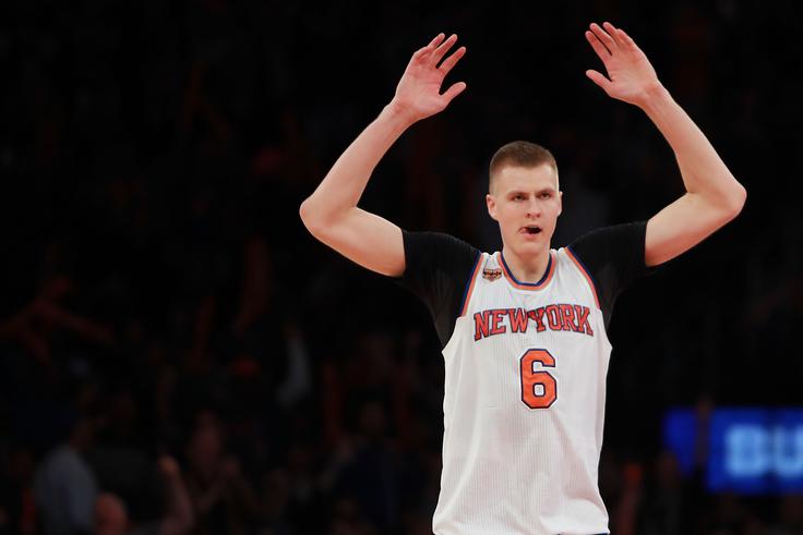 Kristaps je bil na naboru tarča napadov navijačev New York Knicks, ki pa so ga kmalu vzljubili, ko je stopil na parket in pokazal, kakšen talent ima. | Foto: Getty Images