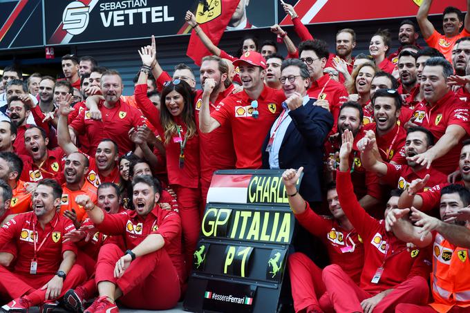 Veselje Ferrarija po zmagi Leclerca na lanski dirki v Monzi. | Foto: Reuters