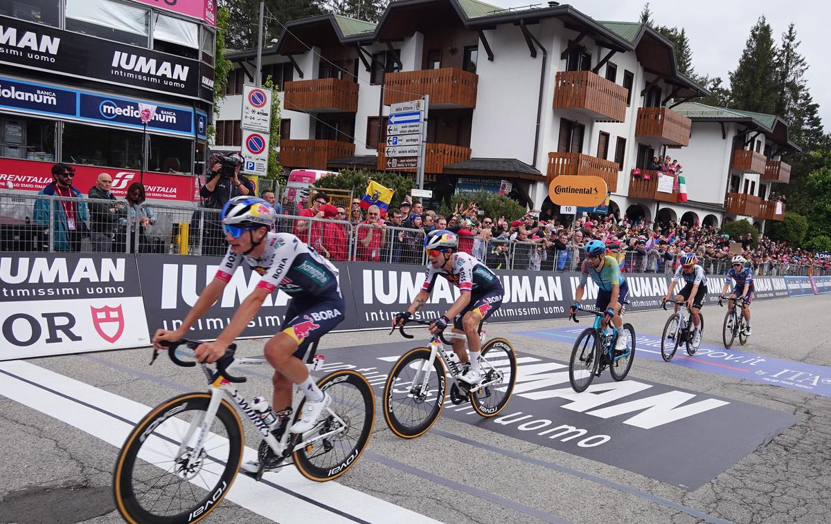 Primož Roglič, Giro 2025 | Bo Primož Roglič sploh lahko nadaljeval Giro? | Foto Reuters